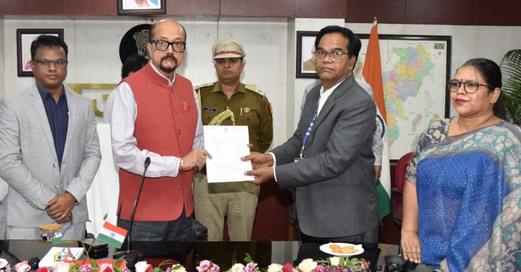 रायपुर : 60 टी.बी मरीजों के लिए निःक्षय मित्र बने राज्यपाल श्री डेका, 2 लाख 25 हजार रूपए राशि प्रदान की....