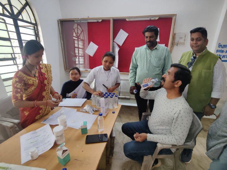 जशपुर:फाइलेरिया उन्मूलन हेतु कलेक्टोरेट में शिविर का हुआ आयोजन कार्यालय के अधिकारियों-कर्मचारियों सहित पत्रकारों ने भी ली दवाइयां...