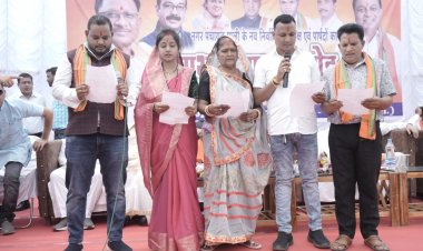 रायपुर : पाली, छुरी, बांकीमोंगरा और दीपका में अध्यक्ष सहित पार्षदों ने ली शपथ,उद्योग मंत्री श्री लखनलाल देवांगन की उपस्थिति में ली शपथ