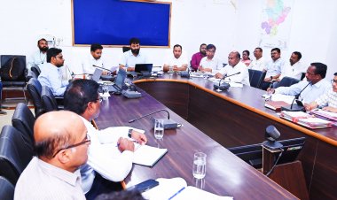 जशपुर:मेडिकल दुकानदारों द्वारा बायोमेडिकल वेस्ट समान को इधर उधर फेंक रहे हैं तो लगाए जुर्माना ,दुकानदार इधर उधर कचरा फेंकते पाया गया तो लगेगा जुर्माना- कलेक्टर