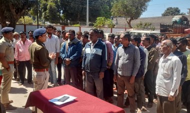 Jashpur Breaking : जशपुर में बाहर से आकर व्यापार करने वाले 92 संदेहियों की जशपुर पुलिस ने की उनके ठिकानों पर सघन जाॅंच,लंबे समय से क्षेत्र में रह रहे लोगों के आधार कार्ड सहित अन्य दस्तावेज की गई बारीकी से जाॅंच ... पढ़िए पूरी खबर