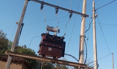 जशपुर:मुख्यमंत्री कैंप कार्यालय की पहल पर ग्राम पंचायत हेटघींचा के मुड़ीझरिया में बदला गया ट्रांसफार्मर