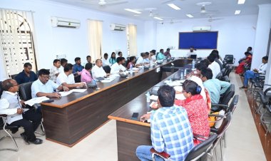 जशपुर: कलेक्टर ने अभियान चलाकर ग्राम पंचायत को हमर सुघ्घर पंचायत बनाने के दिए निर्देश..