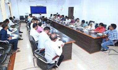 जशपुर:प्रधानमंत्री आवास योजना में तेजी लाने के लिए कहा अधिकारियों को क्षेत्र का भ्रमण करके कार्य में प्रगति लाने के निर्देश..