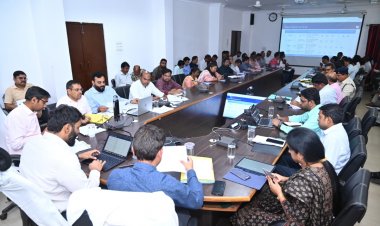 जशपुर:बजट में शामिल निर्माण कार्यों के लिए जमीन का चिन्हांकन करने कलेक्टर दिए निर्देश, समर कैंप के लिए तैयारियां शुरू करें- कलेक्टर