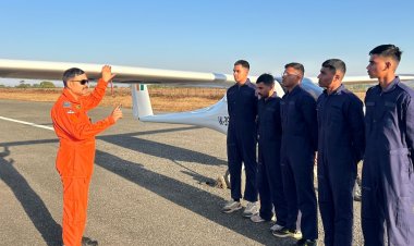 जशपुर में पहली बार विमान उड़ाने का दिया जा रहा है प्रशिक्षण  आगडीह में सीजी एअर स्कवाड्रन एनसीसी रायपुर के कैडेट्स ले रहे है प्रशिक्षण