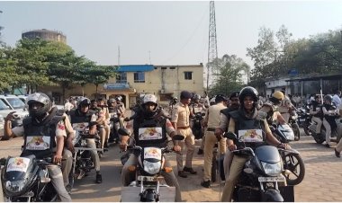 होली पर्व की सुरक्षा व्यवस्था को मद्देनजर रखते हुए जांजगीर पुलिस द्वारा निकाला गया जिले में फ्लैग मार्च* 