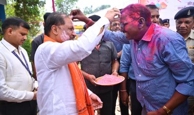 मुख्यमंत्री ने सभी को होली की दी शुभकामनाएं  सरल सहज मुख्यमंत्री से मिलने पहुंचे लोगों और होली की दी शुभकामनाएं