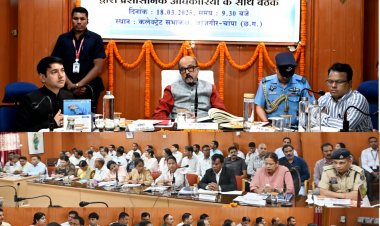 जांजगीर: राज्यपाल श्री रमेन डेका ने ली जिले के प्रशासनिक अधिकारियों की बैठक