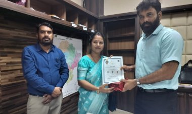 जशपुर:कलेक्टर ने नवाचारी शिक्षा में उत्कृष्ट कार्य करने वाले 11 शिक्षकों को किया सम्मानित ,विनोबा ऐप्प के माध्यम से स्कूलों में नवाचारी शिक्षा को दिया जा रहा प्रोत्साहन