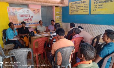 सहकार से समृद्धि तक:ग्राम पंचायत सन्ना में समिति प्रबंधक ने किसानों को दी सरकार द्वारा चलाए जा रहे विभिन्न योजनाओं की जानकारी..... पढ़िए पूरी खबर 