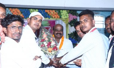 होली मिलन व सम्मान समारोह कार्यक्रम हुआ सम्पन्न"नवनिर्वाचित जनप्रतिनिधियों कों मोमेंटो व श्री फल देकर किया सम्मानित