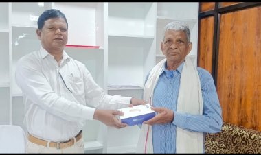 मुख्यमंत्री कैंप कार्यालय में श्रवणदोष से पीड़ित बलसाय और बलिस को मिला श्रवण यंत्र,प्रसन्नता जाहिर कर मुख्यमंत्री श्री विष्णुदेव साय को दिया धन्यवाद