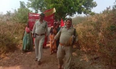 जशपुर: जंगलों में लगी आग को रोकने के लिए ग्रामीणों ने ऐसे किया जागरूक” जंगल की रक्षा कौन करेगा, हम करेंगे हम करेंगे: पाठ क्षेत्र के ग्रामीणों के साथ वन विभाग टीम ने गाजे बाजे के साथ निकाला रैली ” जंगल में आग नहीं लगाने का लिया प्रण…. पढ़िए पूरी खबर