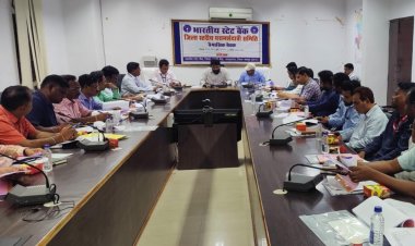 जशपुर:हितग्राही मूलक योजनाओं के आवेदनों पर तीव्र गति से करें कार्रवाई- कलेक्टर ,कलेक्टर की अध्यक्षता में जिला स्तरीय परामर्शदात्री समिति की त्रैमासिक बैठक का हुआ आयोजन