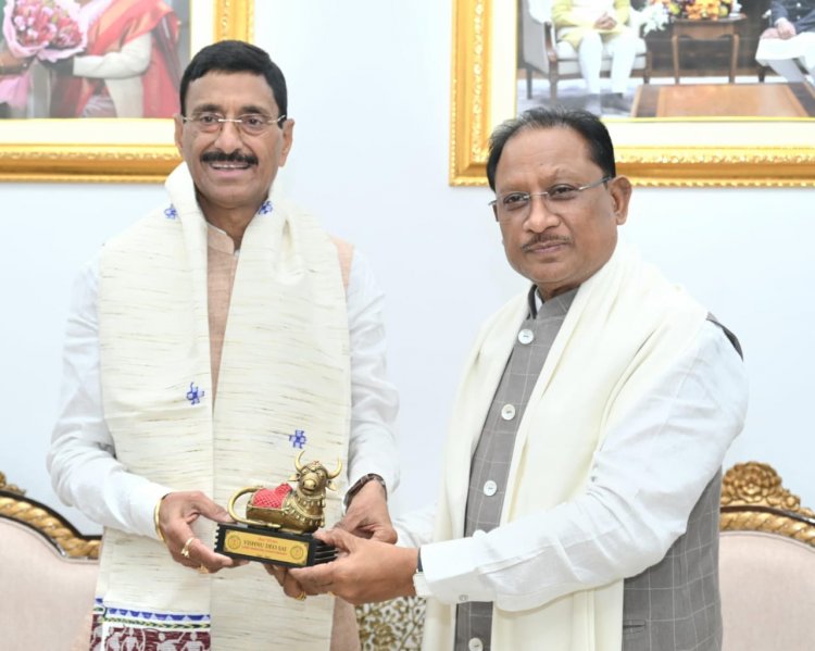 रायपुर : मुख्यमंत्री श्री विष्णु देव साय से केंद्रीय रक्षा राज्य मंत्री श्री संजय सेठ ने की सौजन्य भेंट...
