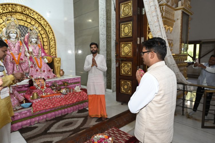 रायपुर : बजट प्रस्तुत करने के पूर्व वित्त मंत्री श्री ओपी चौधरी पहुंचे श्रीराम मंदिर, की पूजा-अर्चना...