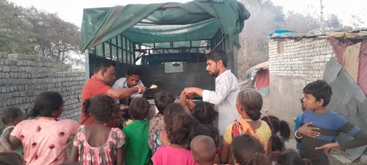 सारंगढ़ : हिन्दू जागरण मंच ने बांटे खिचड़ी का प्रसाद.....
