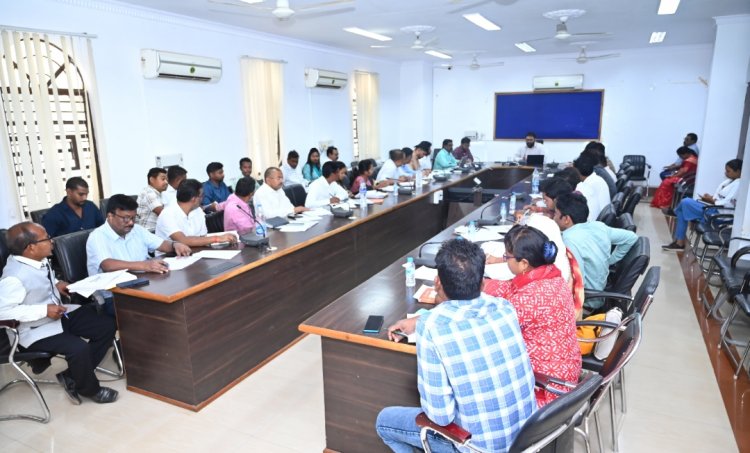 जशपुर: कलेक्टर ने अभियान चलाकर ग्राम पंचायत को हमर सुघ्घर पंचायत बनाने के दिए निर्देश..