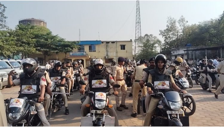 होली पर्व की सुरक्षा व्यवस्था को मद्देनजर रखते हुए जांजगीर पुलिस द्वारा निकाला गया जिले में फ्लैग मार्च* 