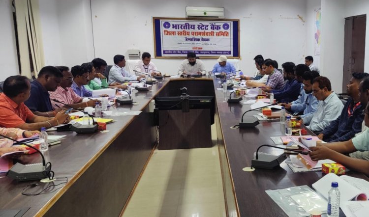 जशपुर:हितग्राही मूलक योजनाओं के आवेदनों पर तीव्र गति से करें कार्रवाई- कलेक्टर ,कलेक्टर की अध्यक्षता में जिला स्तरीय परामर्शदात्री समिति की त्रैमासिक बैठक का हुआ आयोजन