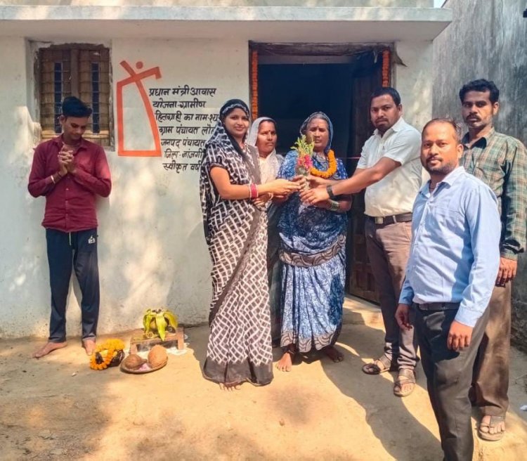 पीएम आवास हितग्राहियो ने नवरात्रि में पूजा पाठ कर किया गृहप्रवेश,हर ब्लाक मुख्यालय एवं ग्राम पंचायत में कार्यक्रम का हुआ आयोजन