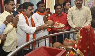 रायपुर : उपमुख्यमंत्री श्री विजय शर्मा पहुंचे कवर्धा, मंदिर दर्शन कर प्रदेश वासियों को नवरात्रि पर्व की दी शुभकामनाएं   