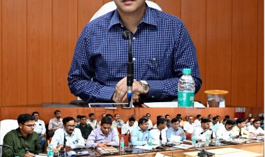 कलेक्टर ने ली साप्ताहिक समय सीमा की बैठक"ग्राम पंचायतों में 7 से 21 अप्रैल तक राजस्व शिविर लगाने के दिए निर्देश...