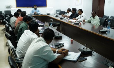 कलेक्टर श्री व्यास ने निर्माण एजेंसियों की ली समीक्षा बैठक ,मुख्यमंत्री द्वारा घोषित विकास कार्यों को प्राथमिकता से पूर्ण करने के दिए निर्देश,नगरीय क्षेत्र में संचालित विकास कार्यों की भी समीक्षा की