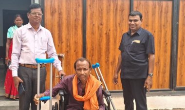 जशपुर:मुख्यमंत्री कैंप कार्यालय में निशक्त लूखनू राम को प्रदान किया गया व्हील चेयर ,और वैशाखी खुशी जाहिर कर मुख्यमंत्री श्री विष्णुदेव साय को दिया धन्यवाद