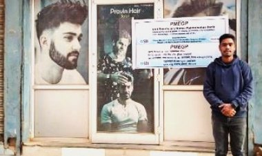 रायपुर : हेयर ड्रेसिंग सैलून से आत्मनिर्भर बना पदमलोचन,हर माह कमा रहे हैं 30 से 35 हजार रूपए   