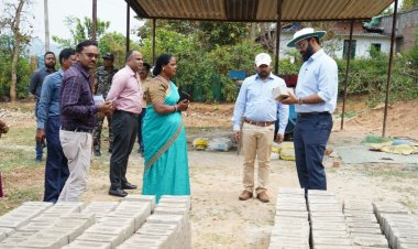 जशपुर:स्व सहायता समूह की दीदीयां बन रही लखपति ईंट निर्माण, मकानों में ढलाई करने का सेंटरिंग प्लेट, श्रृंगार दुकान और केंटीन का कर रही बेहतर संचालन,कलेक्टर और जिला पंचायत सीईओ ने दीदियों से जाना लखपति बनने तक का सफर