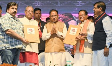 कुदरगढ़ महोत्सव आस्था, भक्ति और परंपरा का अनूठा संगम: मुख्यमंत्री श्री विष्णु देव साय"कुदरगढ़ मंदिर धाम ’प्रसाद योजना‘ में शामिल: विकास के लिए केन्द्र सरकार से मिलेगी मदद