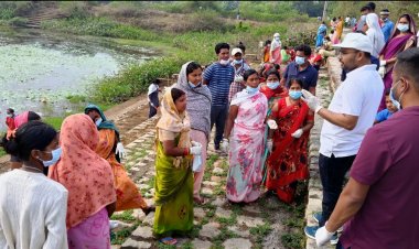 जशपुर:जल जागृति अभियान अंतर्गत लोदाम में तालाब साफ करने लोगों ने किया श्रमदान, सीईओ जिला पंचायत सहित स्थानीय जनप्रतिनिधियों, ग्रामीणों, स्कूली बच्चों ने किया श्रमदान