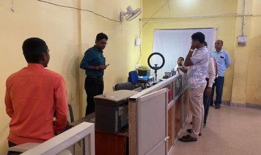 जशपुर:सूचना प्रौद्योगिकी विभाग के ई जिला प्रबंधक श्री निलाकर बासु ने कुनकुरी तहसील कार्यालय के आधार केंद्र और लोक सेवा केन्द्र का किया निरीक्षण