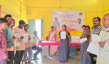 ’‘सुशासन तिहार‘‘ आमजनों से की जा रही आवेदन पत्र की प्राप्ति द्वितीय चरण में प्राप्त आवेदनों का किया जाएगा समाधान ,जिले के नगरीय, ग्रामीण और विकासखण्ड मुख्यालयों में आयोजित हो रहा सुशासन तिहार जशपुरनगर 09 अप्रैल 2025/ मुख्यमंत्री श्री विष्णुदेव साय की सार्थक पहल पर