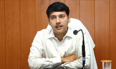 कलेक्टर ने ली राजस्व अधिकारियों की बैठक"दिए आवश्यक दिशा निर्देश