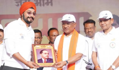 रायपुर : मुख्यमंत्री श्री विष्णु देव साय युवाओं के साथ ‘जय भीम पदयात्रा’ में हुए शामिल   