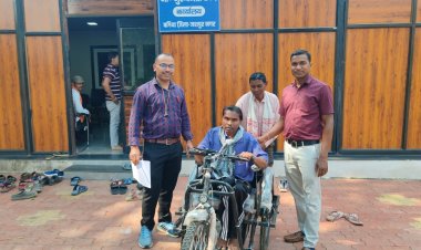 मिला सहारा, जिंदगी की राह हुई आसान"मुख्यमंत्री कैंप कार्यालय में विलियम, राजकुमार, नरेन्द्र को मिला ई रिक्शा"मुख्यमंत्री श्री विष्णुदेव साय को दिया धन्यवाद...।