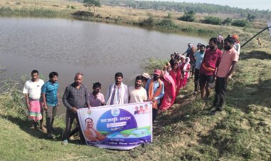 जल जागृति अभियान: जिले में श्रमदान से की जा रही तालाबों की सफाई"पंडरापाठ पंचायत में भी हुआ जल जागृति अभियान का आयोजन"स्वच्छता का संदेश देकर जल जागृति की दिलायी गयी शपथ...