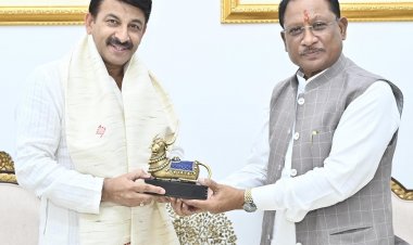 रायपुर:मुख्यमंत्री श्री विष्णु देव साय से सांसद श्री मनोज तिवारी ने की सौजन्य भेंट