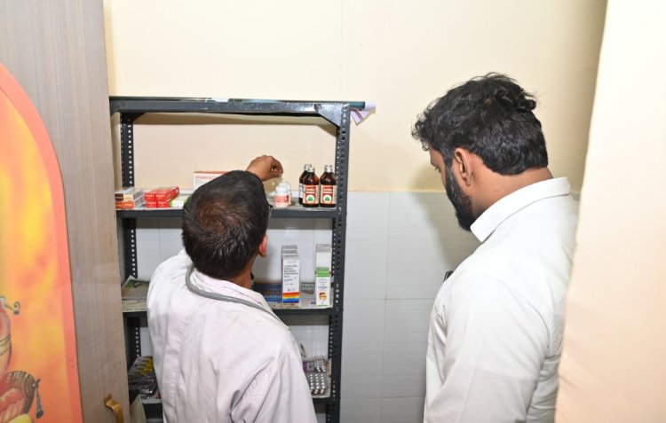 कलेक्टर और एस एस पी ने जशपुर के नशा मुक्ति केंद्र का किया आकस्मिक निरीक्षण,शराब,बीड़ी, खैनी एवं अन्य मादक पदार्थ का सेवन करने वाले व्यक्ति को एक माह नशा मुक्ति केंद्र में रखने के निर्देश,केन्द्र में भर्ती मरीजों से बात करके नशा पान से दूर रहने की सलाह दी गई ,घर जाने के बाद किसी भी प्रकार से नशा पान नहीं करने की दी गई हिदायत ,कलेक्टर ने नशा मुक्ति केन्द्र से छुट्टी के बाद घर जाने वाले व्यक्तियों का ट्रैकिंग करवाने के भी निर्देश