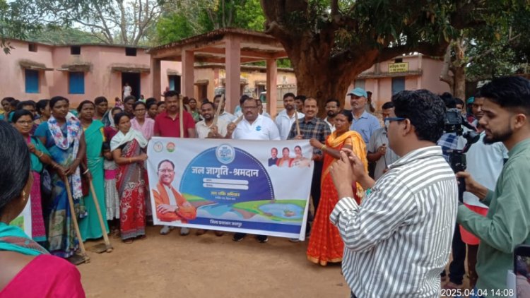 जशपुर:नीमगांव में जल जागृति जशपुर अभियान विभिन्न नवाचारी तरीकों से सिखाये गए जल संरक्षण के तरीके, जिला पंचायत सीईओ सहित वाटर हीरो नीरज वानखेड़े एवं ग्रामीणों ने किया श्रमदान