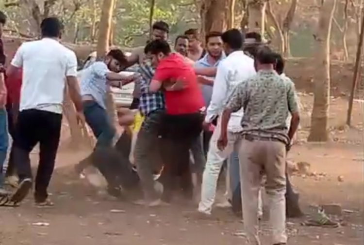 जशपुर: प्रसिद्ध खुड़िया रानी देवी मंदिर परिसर में दो पक्षों में जमकर चले लात घुसे " बियर की बोतल से कई बार हमला" गंभीर अवस्था में अस्पताल में भर्ती "मामला पहुंचा थाना.... पढ़िए पूरी खबर