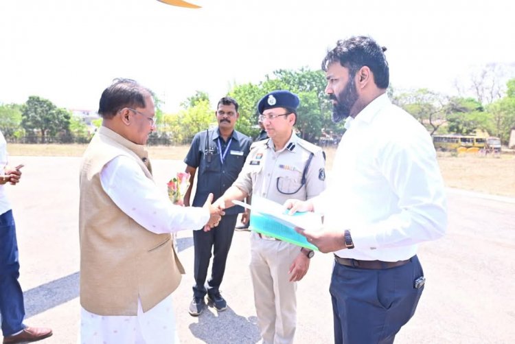 जशपुर: मुख्यमंत्री विष्णुदेव साय पहुंचे जशपुर "कलेक्टर SP समेत जनप्रतिनिधियों ने किया आत्मीय स्वागत...