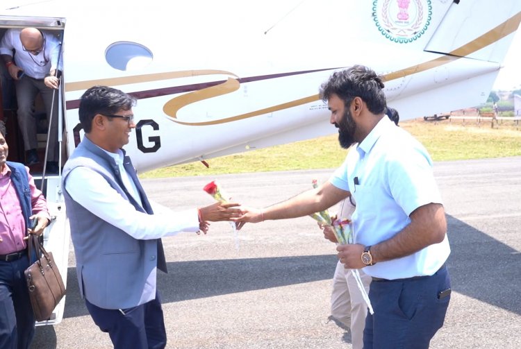 वित्त मंत्री और जिले के प्रभारी मंत्री श्री ओपी चौधरी का आगडीह हवाई पट्टी में किया गया आत्मीय स्वागत