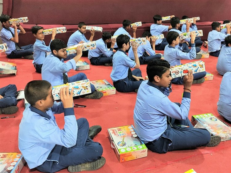जशपुर:जशपुर के बच्चे बनाएंगे टेलिस्कोप "कलेक्टर ने बच्चों को टेलीस्कोप किट प्रदान करने के दिए निर्देश