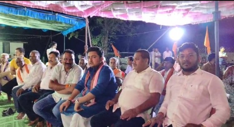 जशपुर: दुलदुला में आयोजित महाआरती में शामिल हुए जिला पंचायत उपाध्यक्ष शौर्य प्रताप सिंह जूदेव...