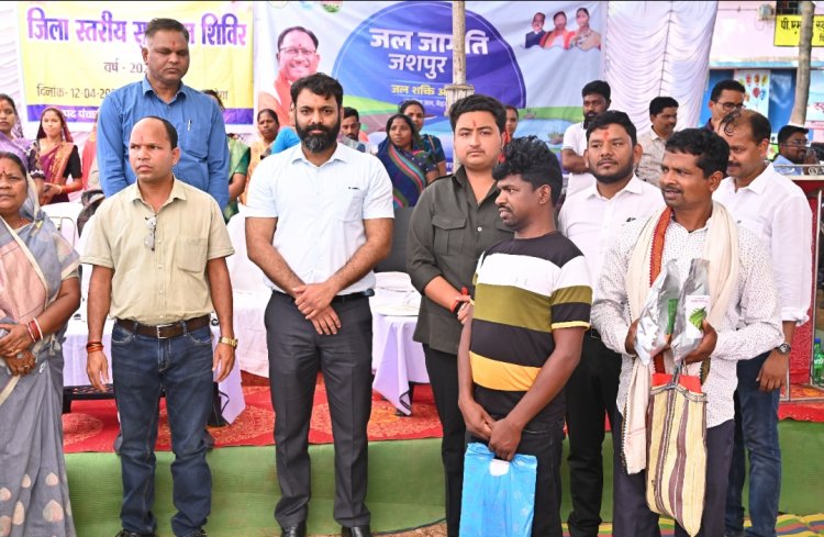 दूरस्थ अंचल गांव करडेगा में लगाया गया सुशासन जिला स्तरीय जनसमस्या निवारण शिविर,ग्रामवासियों ने करडेगा में महाविद्यालय खोलने के लिए बजट स्वीकृत होने पर मुख्यमंत्री को दिया धन्यवाद ,कलेक्टर ने कहा ग्राम वासियों के सामने ही उनकी समस्याओं का निराकरण करना सुशासन शिविर का उद्देश्य