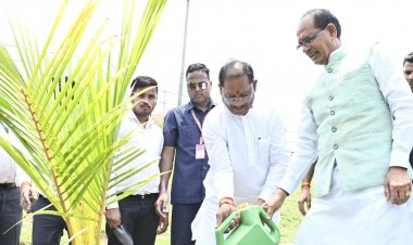पर्यावरण संरक्षण की दिशा में महत्वपूर्ण पहल: मुख्यमंत्री और केंद्रीय कृषि मंत्री ने नवा रायपुर में किया नारियल पौधे का रोपण